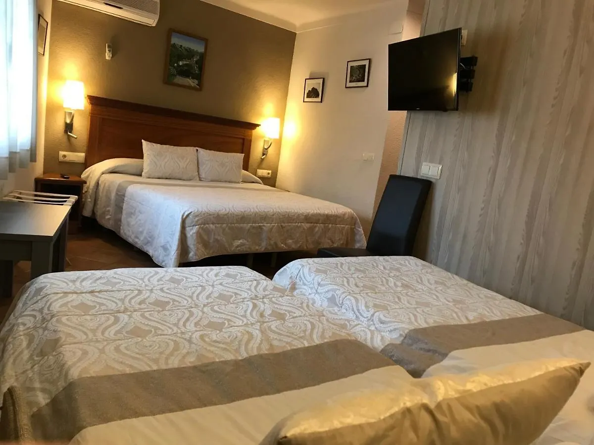 Hotel-Restaurante La Quadra 마카네트데카브레니스 호텔