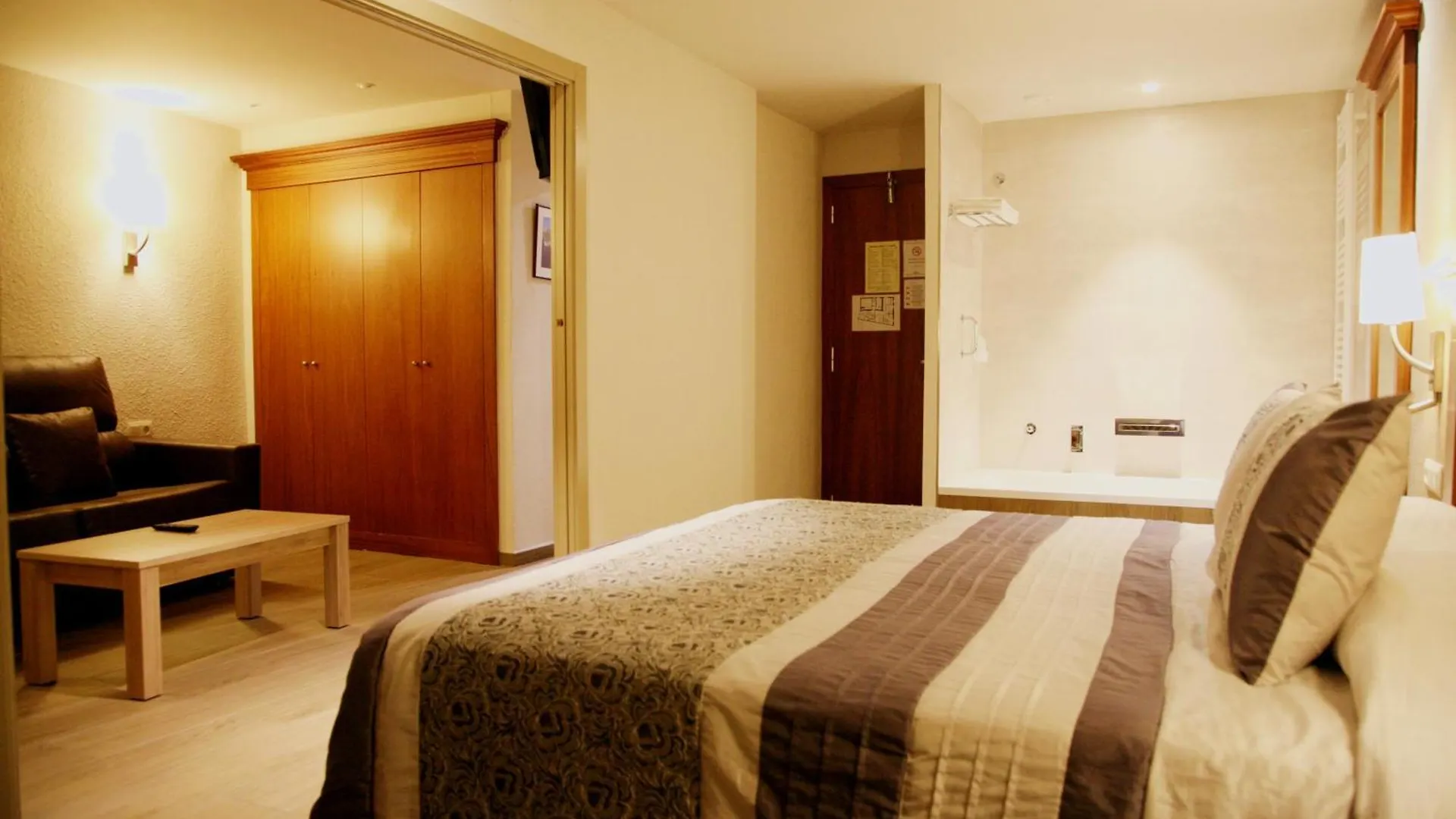 Hotel-Restaurante La Quadra 마카네트데카브레니스