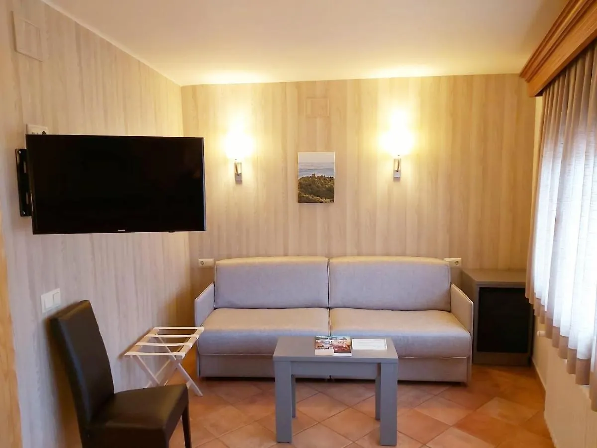 Hotel-Restaurante La Quadra Maçanet de Cabrenys Hotel